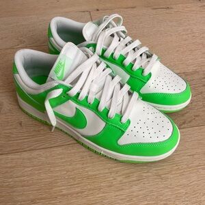 Nike Low Dunk - Unisex (size 10 in Women)